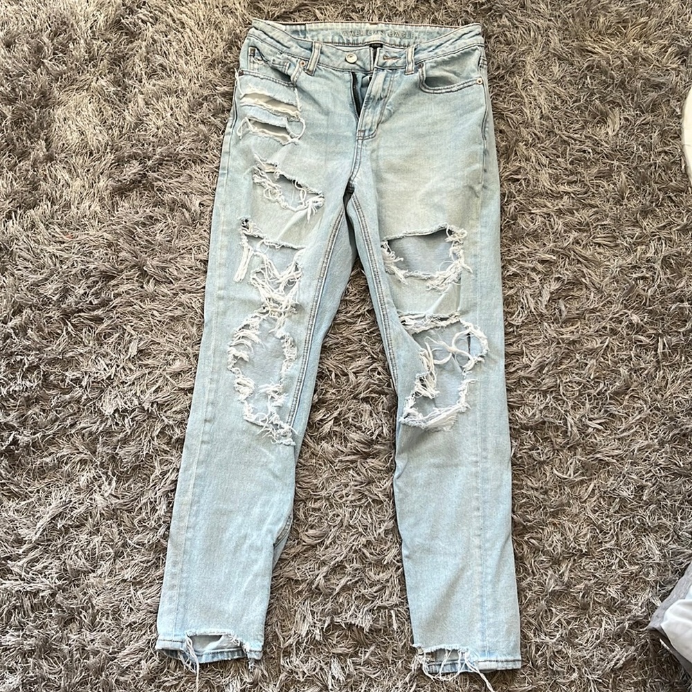 American Eagle Mom jeans, Size 2, Light wash